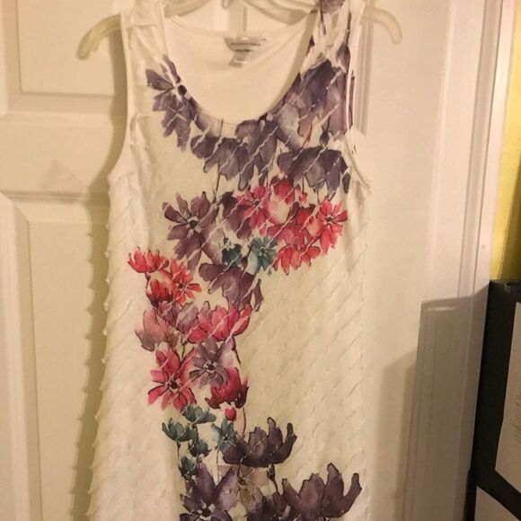 Ruffled floral dress  - Picture 1 of 4